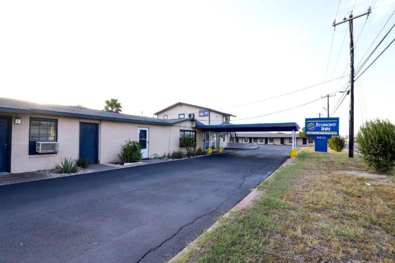 Economy Inn Kingsville Exterior photo
